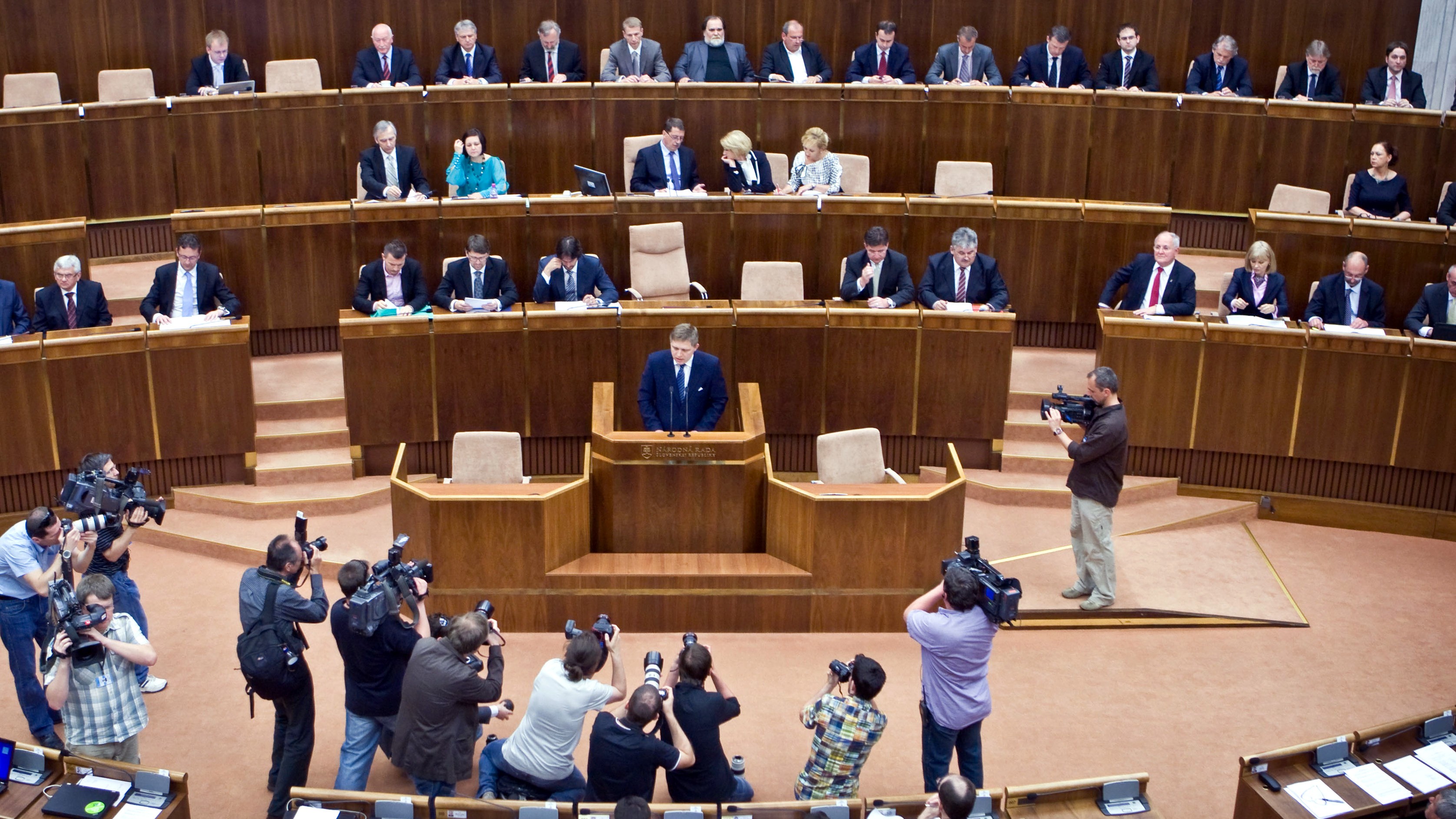 Parlamentný výbor pre nezlučiteľnosť funkcií bude riešiť to, či poslanci a verejní funkcionári podali majetkové priznania. D